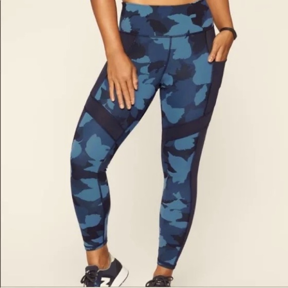 Athleta All In camo high rise side pocket leggings size small like new